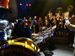 Scnaegge Ball reinschauen Ag