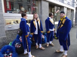 Scnaegge Ball reinschauen Ag